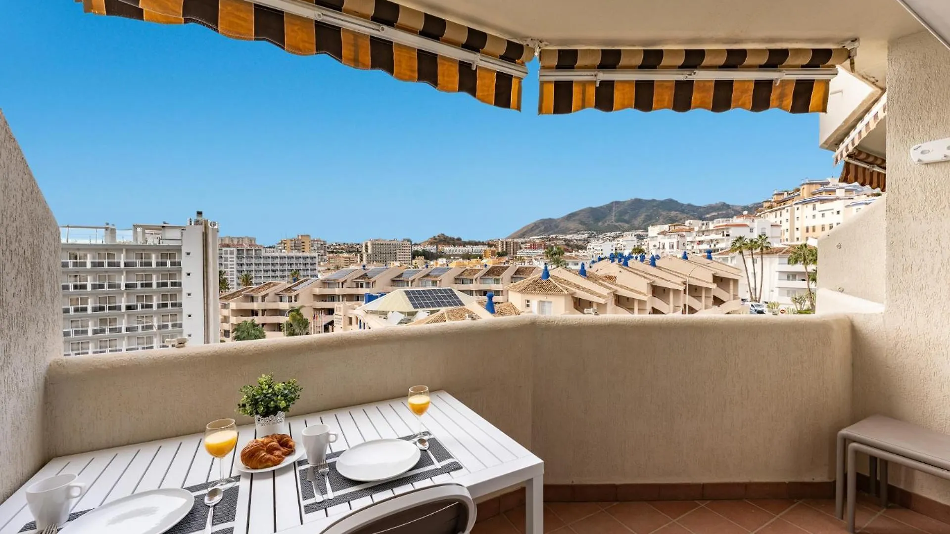 Benalbeach Bliss Seafront Retreat With Balcony Benalmadena Apartment