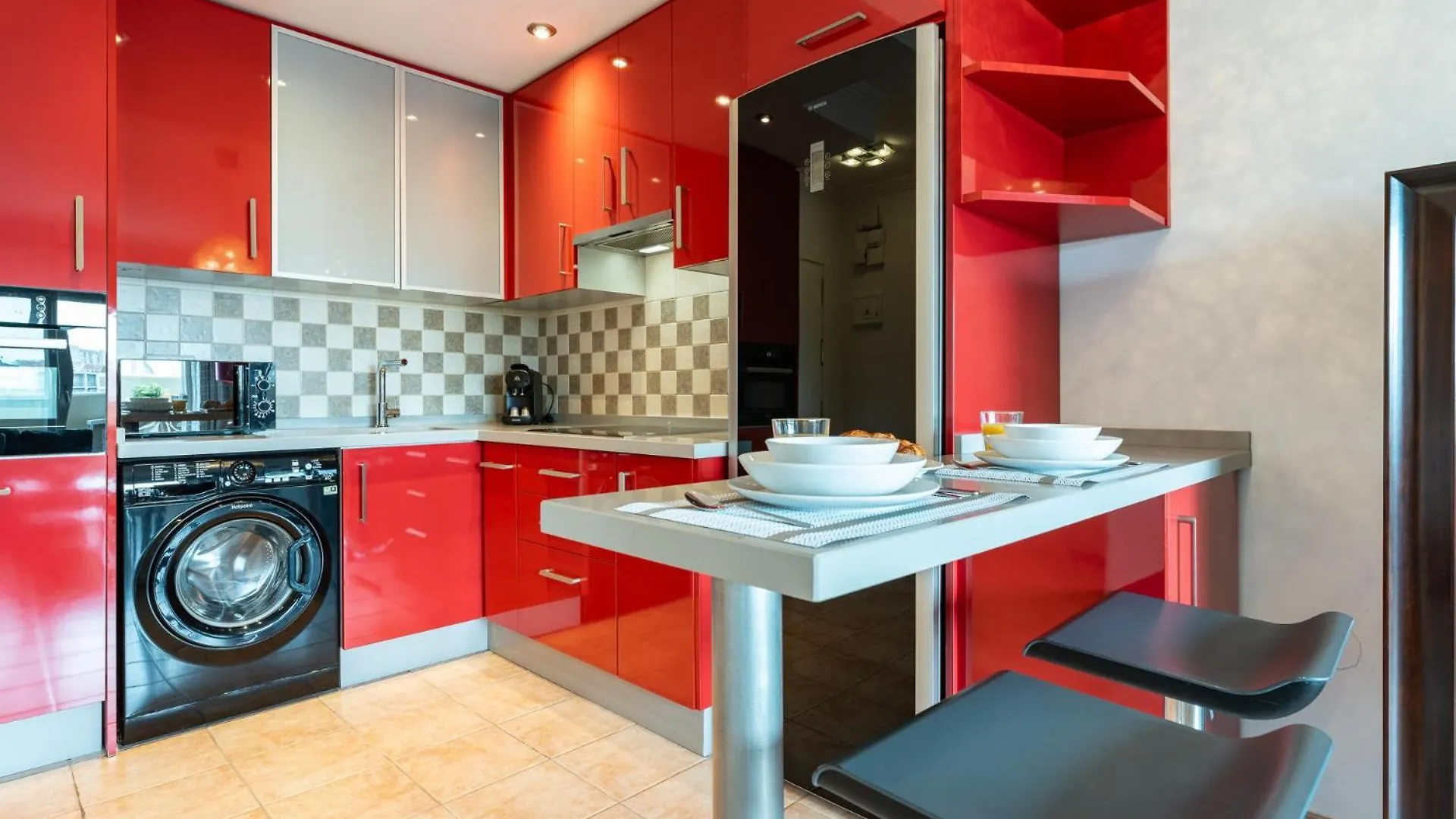 Benalbeach Bliss Seafront Retreat With Balcony Бенальмадена Апартаменты